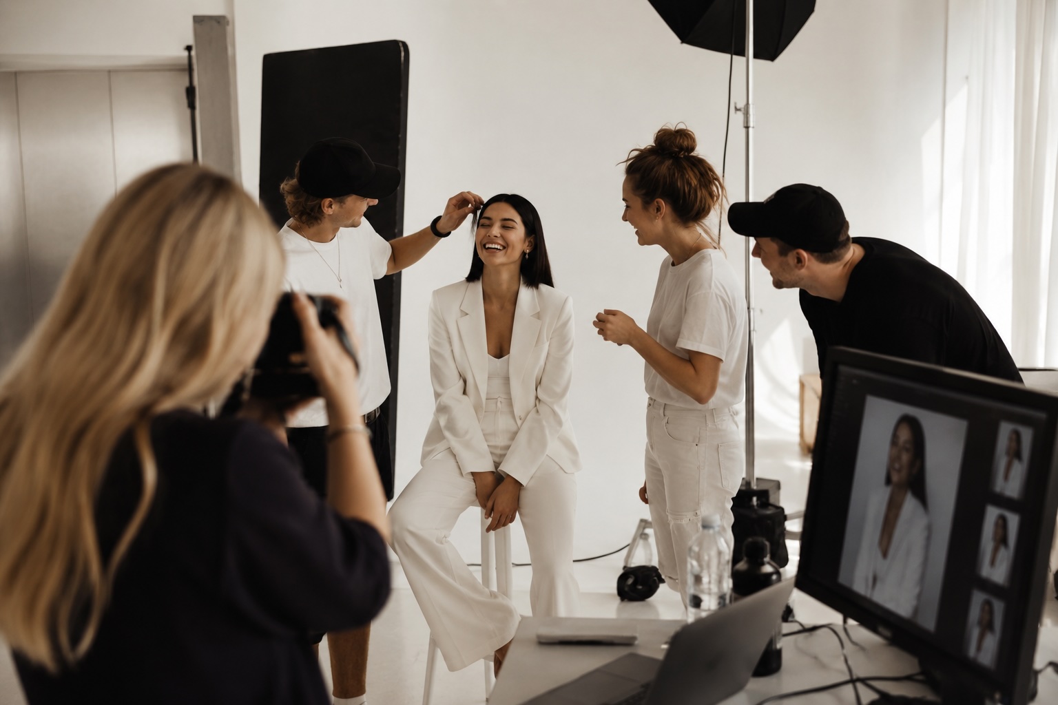 Diverse Gruppe am Set — Shooting als Erlebnis